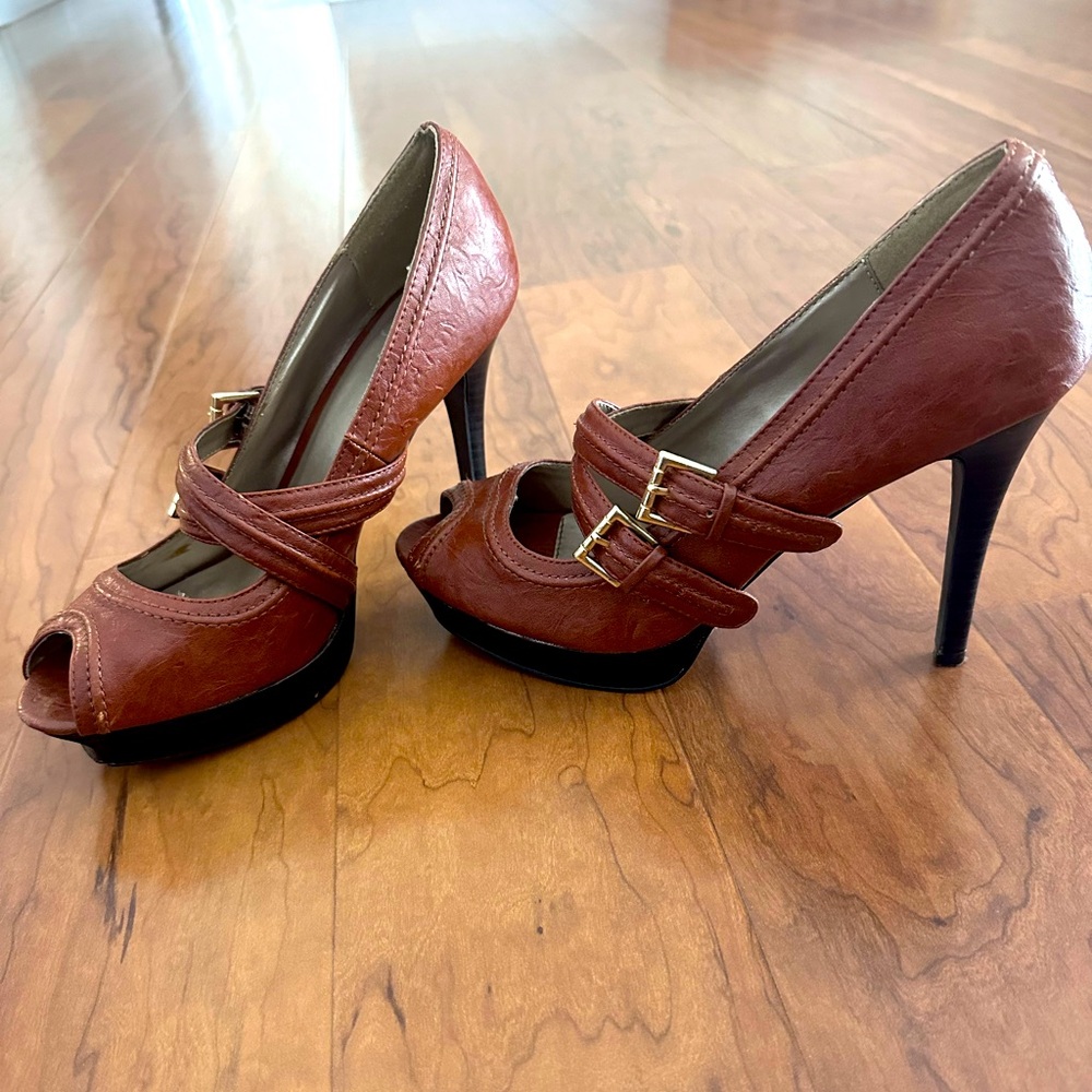 Qupid Brown Peep-Toe Heels Sz 10